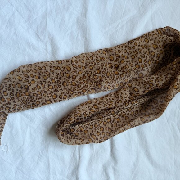 Lot of 4 scarves, gauzy blue, gauzy cream, B&W geometric, leopard, various sizes - Picture 3 of 6